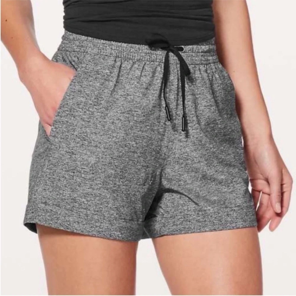 Lululemon Spring Break Away Short 4 Way Stretch 3” Size 4